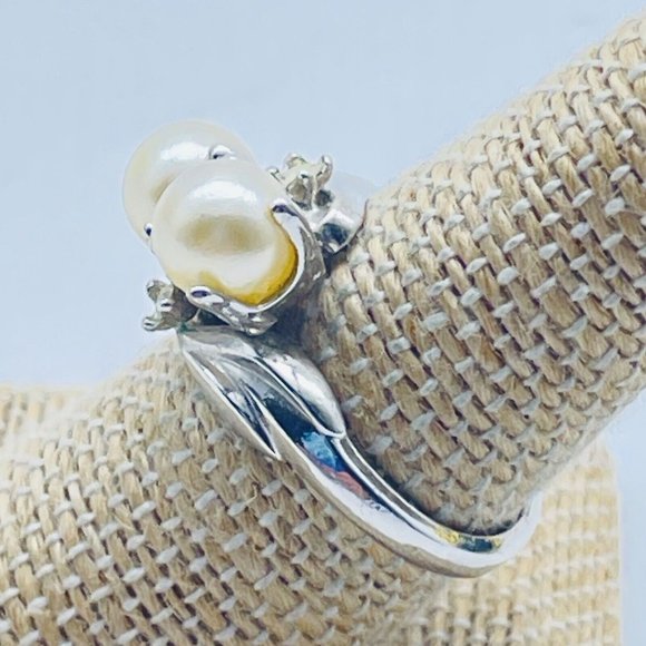 Double Faux Pearl Ring Marked 18 KGE Rhinestone Accents Classic Career Cosplay - Picture 9 of 9